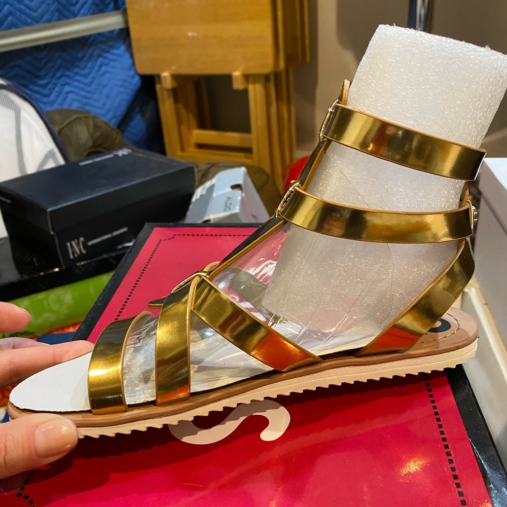 NIB Circus by Sam Edelman gold gladiator sandals, size 6 - Picture 2 of 6